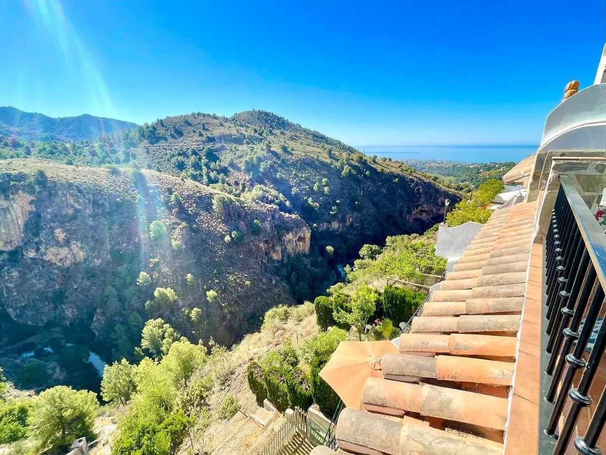 Apartamentos Axarquia , Frigiliana, Terraza Privada Con Vistas A La Montana Rio Y Al Mar スペイン