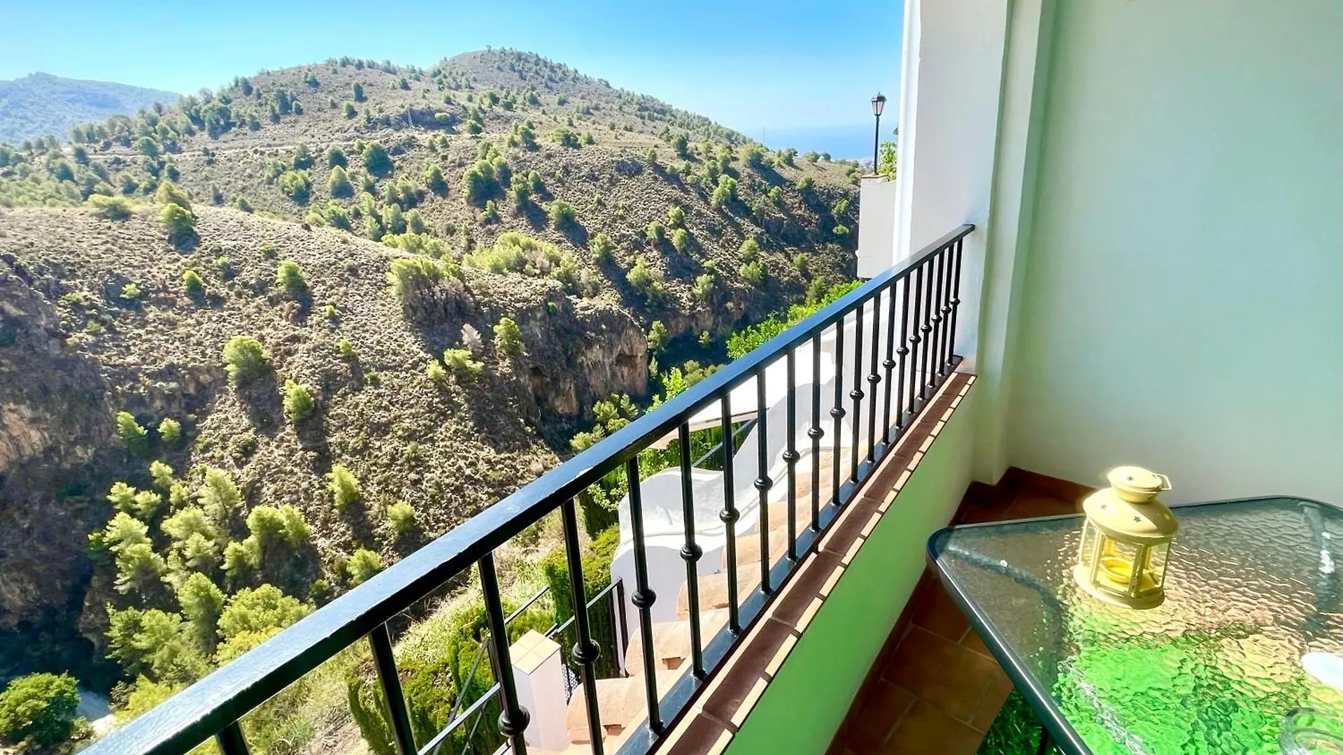 Apartamentos Axarquia , Frigiliana, Terraza Privada Con Vistas A La Montana Rio Y Al Mar Lejlighed
