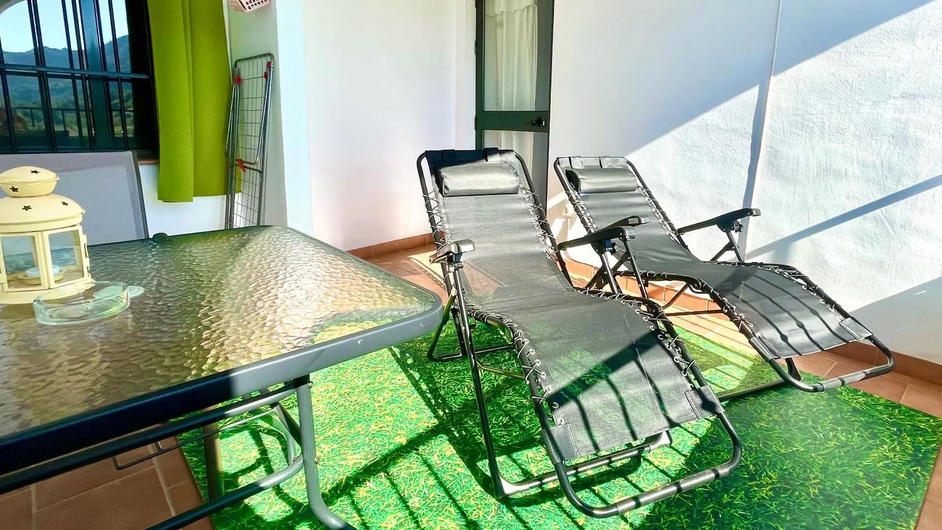 アパート Apartamentos Axarquia , Frigiliana, Terraza Privada Con Vistas A La Montana Rio Y Al Mar スペイン