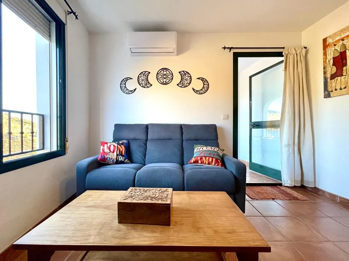 Apartamentos Axarquia 1, terraza privada con vistas a la montaña rio y al mar Frigiliana