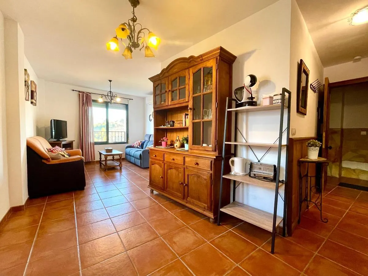 Apartamentos Axarquia 1, terraza privada con vistas a la montaña rio y al mar Frigiliana