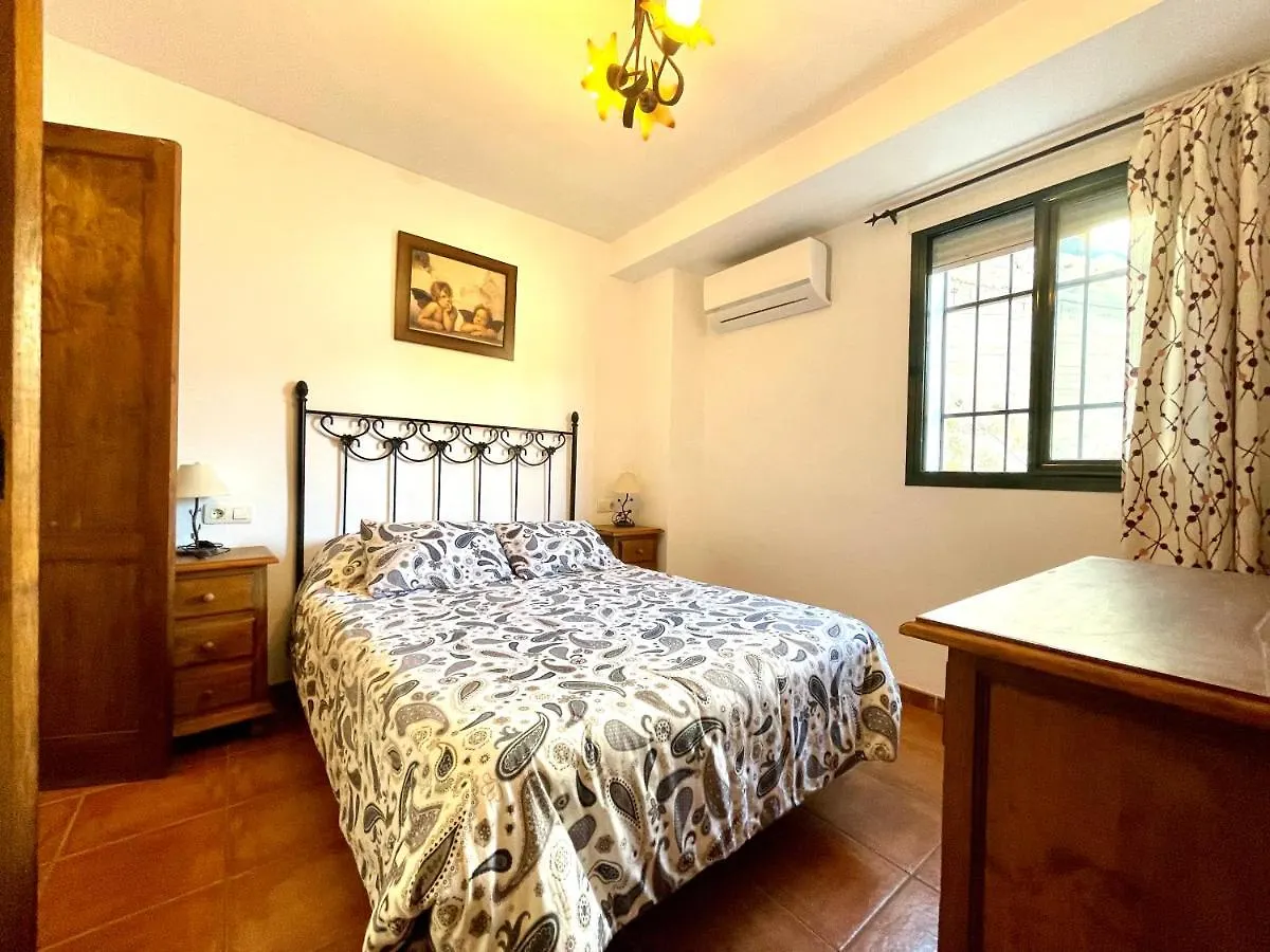 Apartamentos Axarquia 1, terraza privada con vistas a la montaña rio y al mar Frigiliana