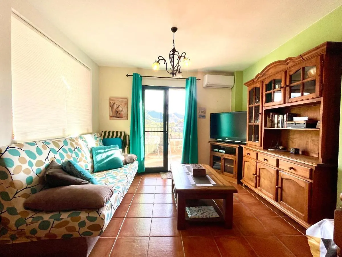 Apartamentos Axarquia 1, terraza privada con vistas a la montaña rio y al mar Frigiliana
