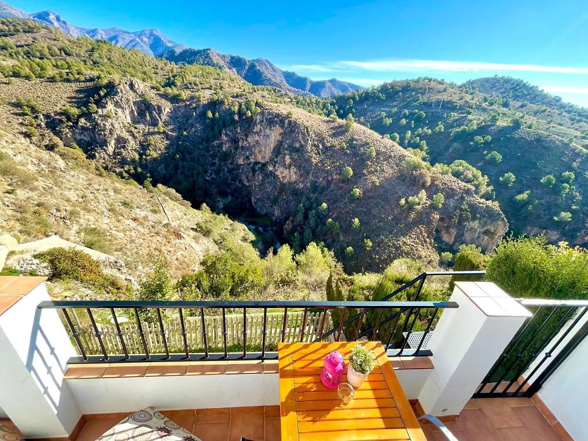 Apartamentos Axarquia 1, terraza privada con vistas a la montaña rio y al mar Frigiliana España