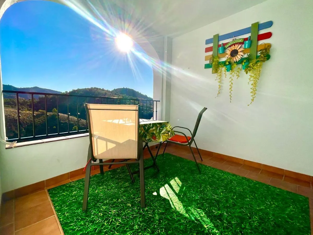 Apartamentos Axarquia 1, terraza privada con vistas a la montaña rio y al mar Frigiliana