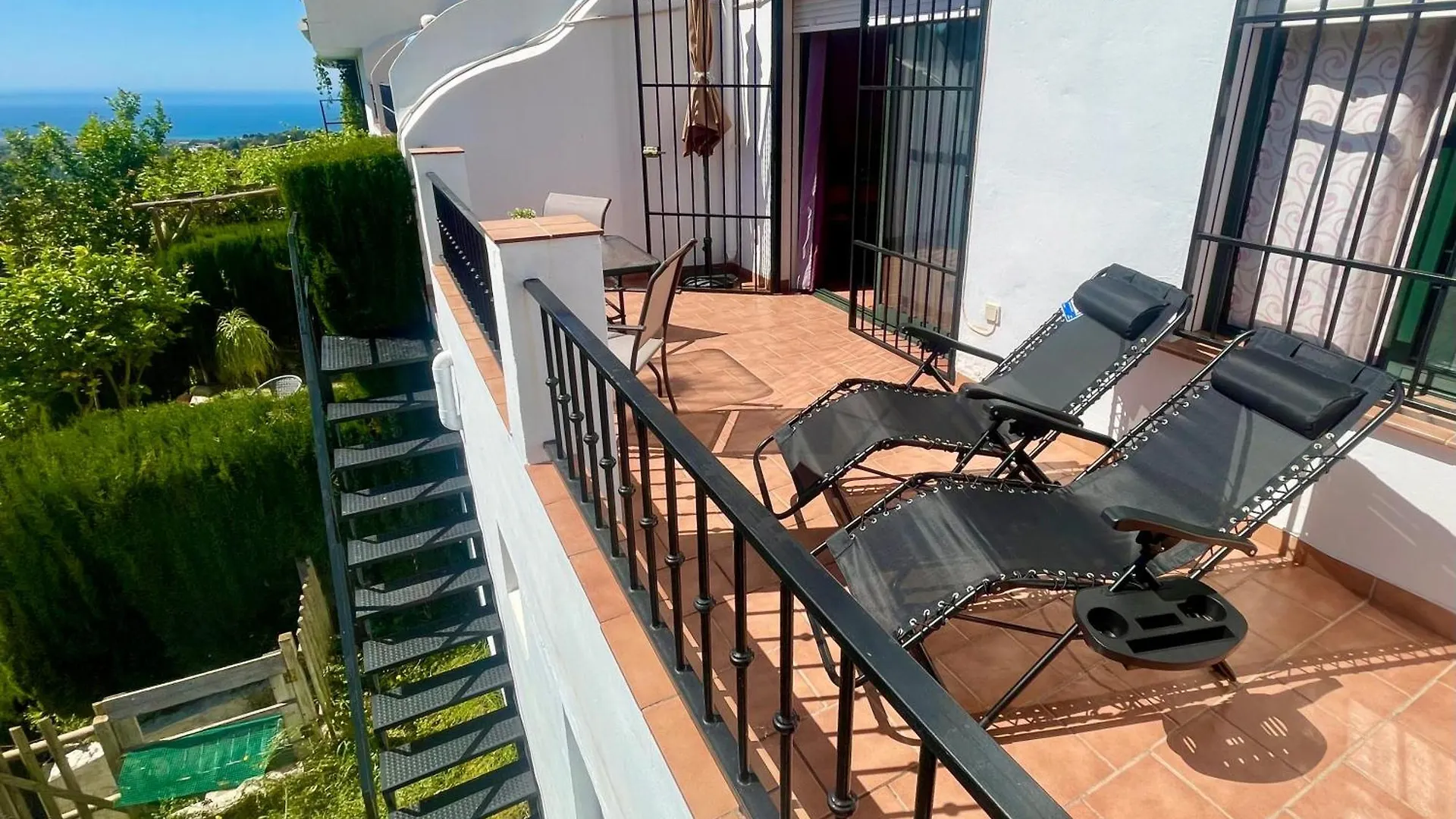 Apartamentos Axarquia 1, terraza privada con vistas a la montaña rio y al mar Frigiliana 0*,  España